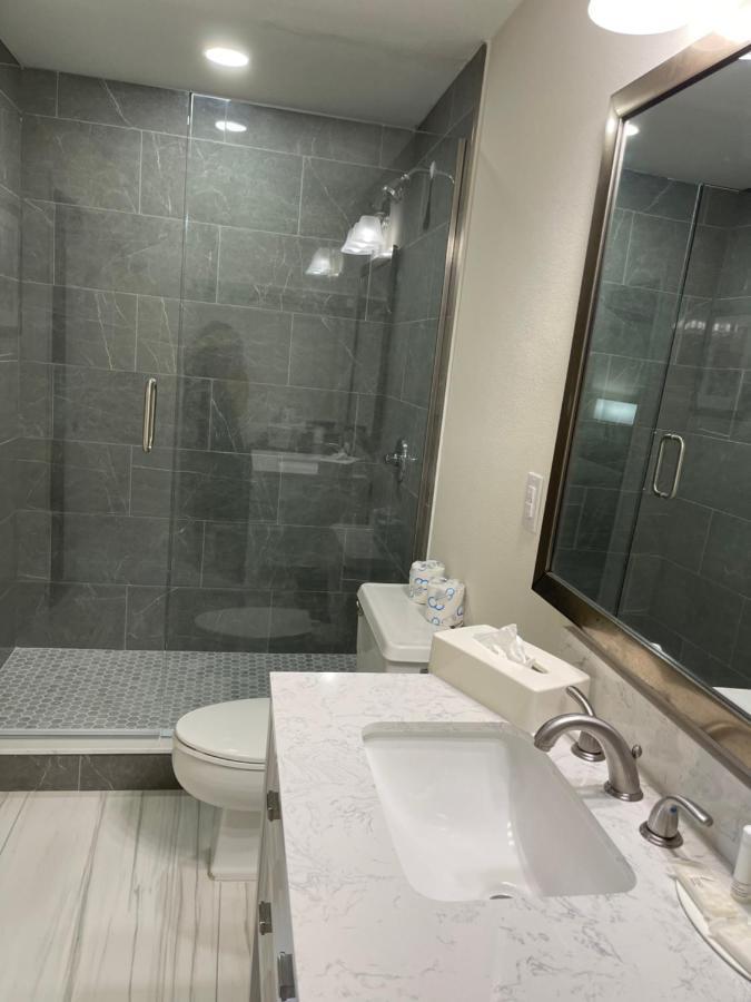 Remodeled, Huge Pool, Tiki Bar & Grill, Quiet Room South Bradenton Exterior foto