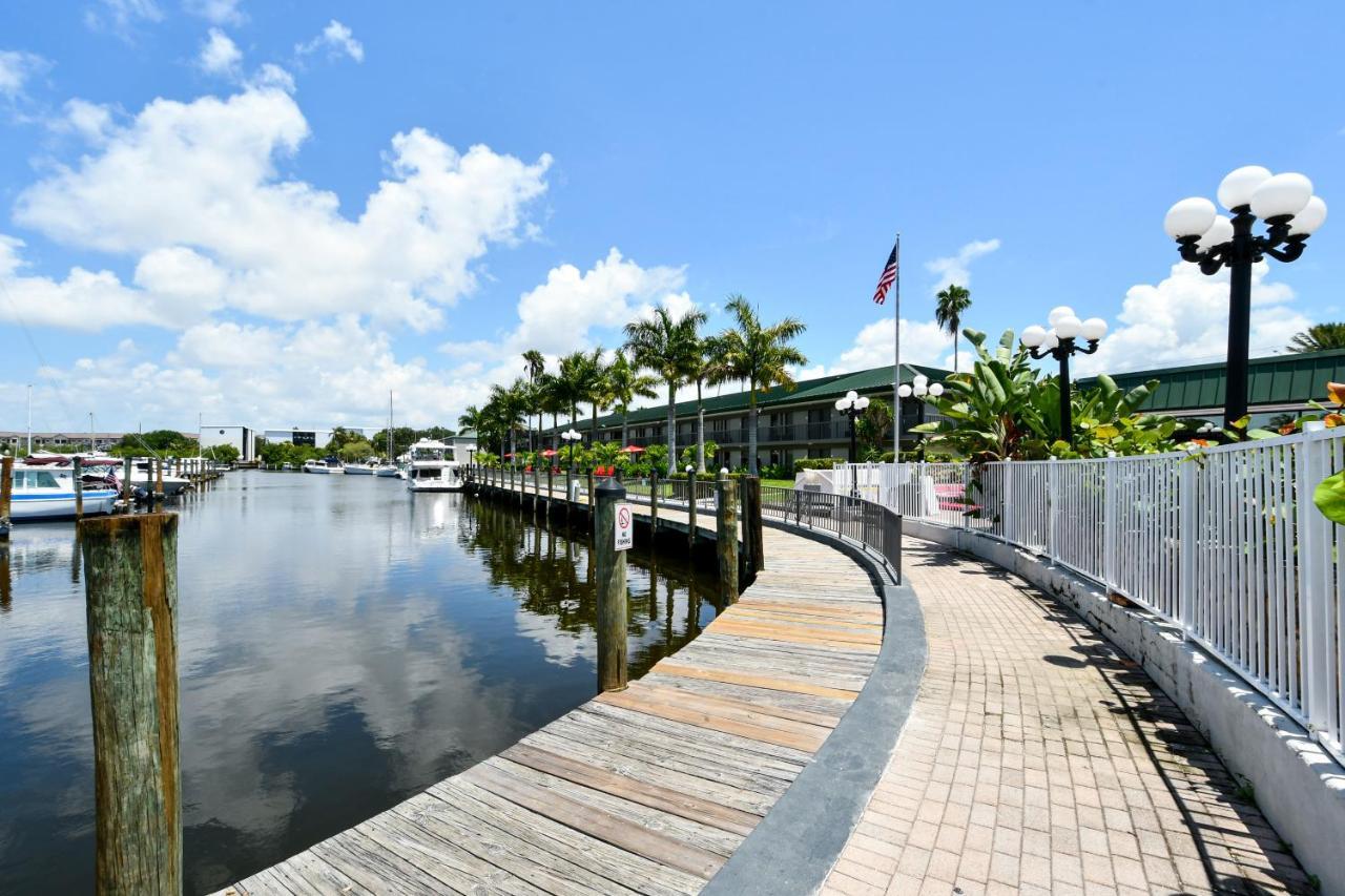 Remodeled, Huge Pool, Tiki Bar & Grill, Quiet Room South Bradenton Exterior foto