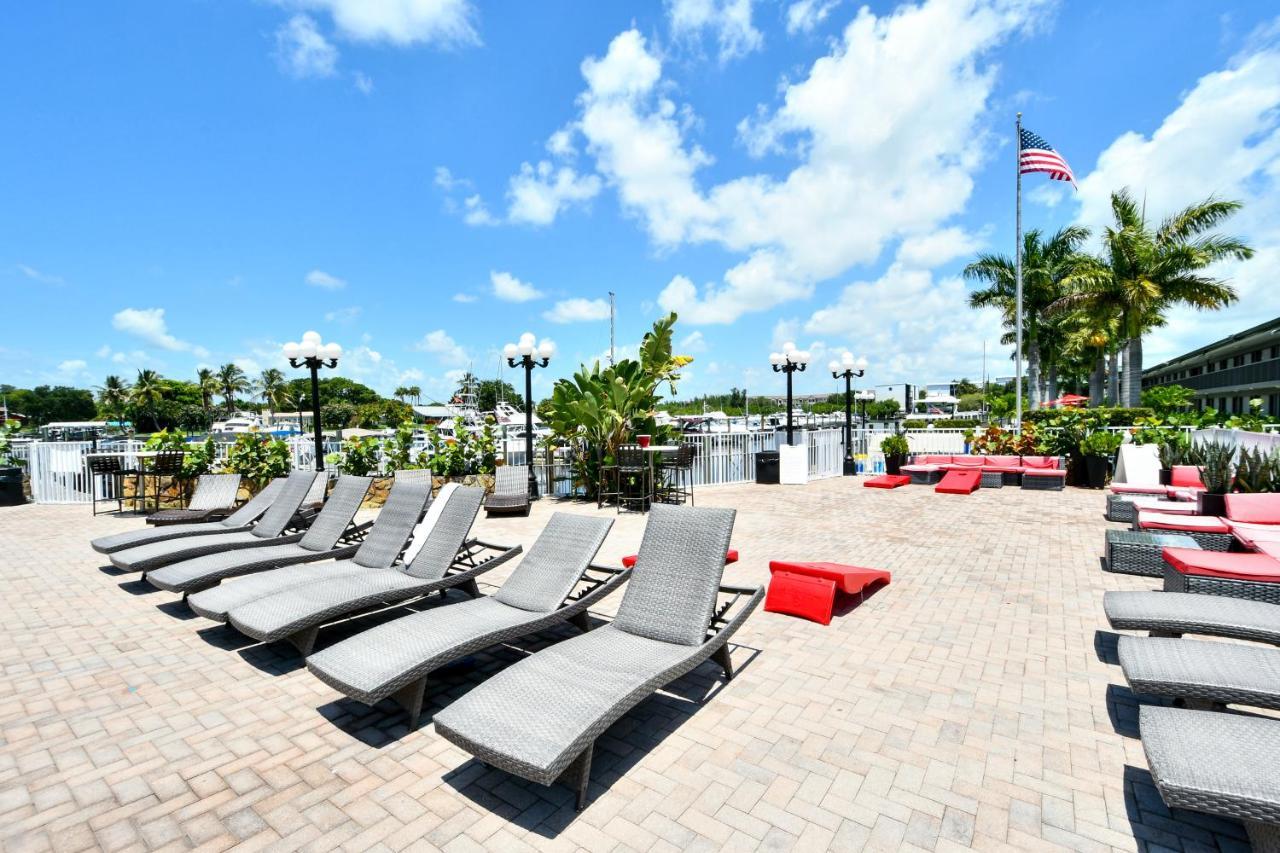 Remodeled, Huge Pool, Tiki Bar & Grill, Quiet Room South Bradenton Exterior foto