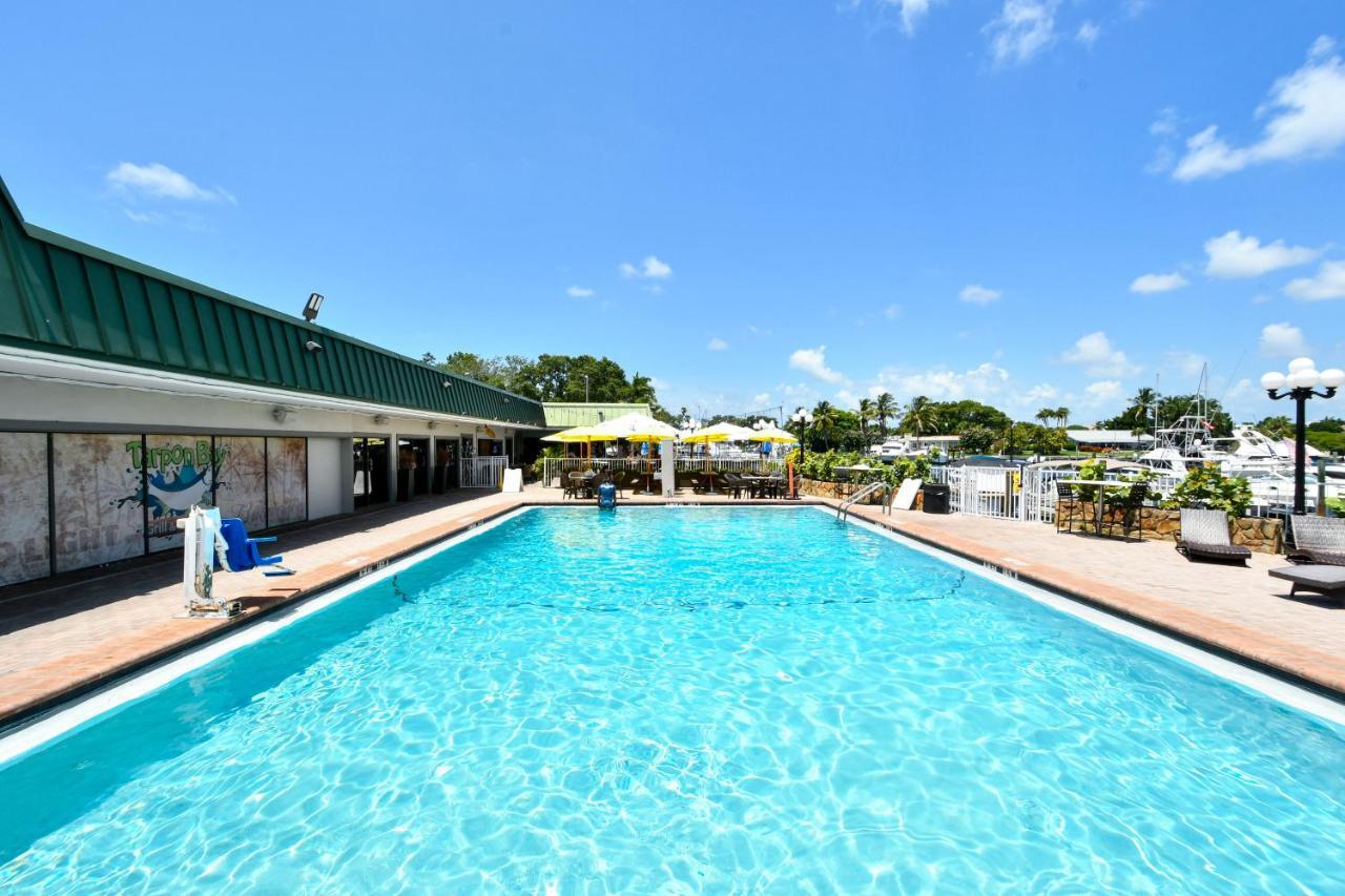 Remodeled, Huge Pool, Tiki Bar & Grill, Quiet Room South Bradenton Exterior foto