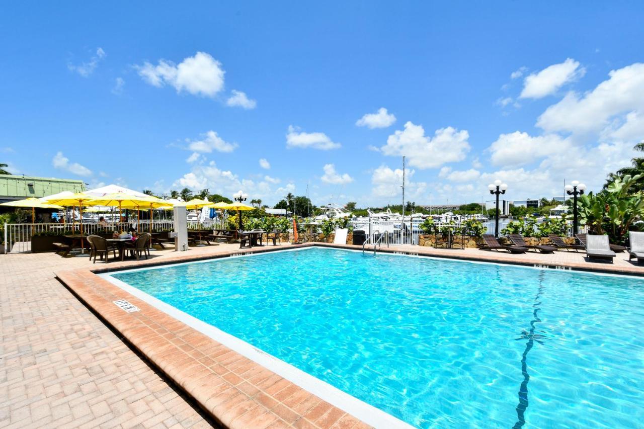 Remodeled, Huge Pool, Tiki Bar & Grill, Quiet Room South Bradenton Exterior foto