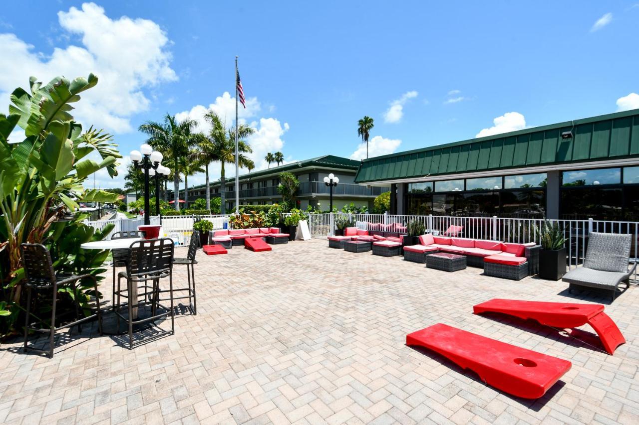Remodeled, Huge Pool, Tiki Bar & Grill, Quiet Room South Bradenton Exterior foto