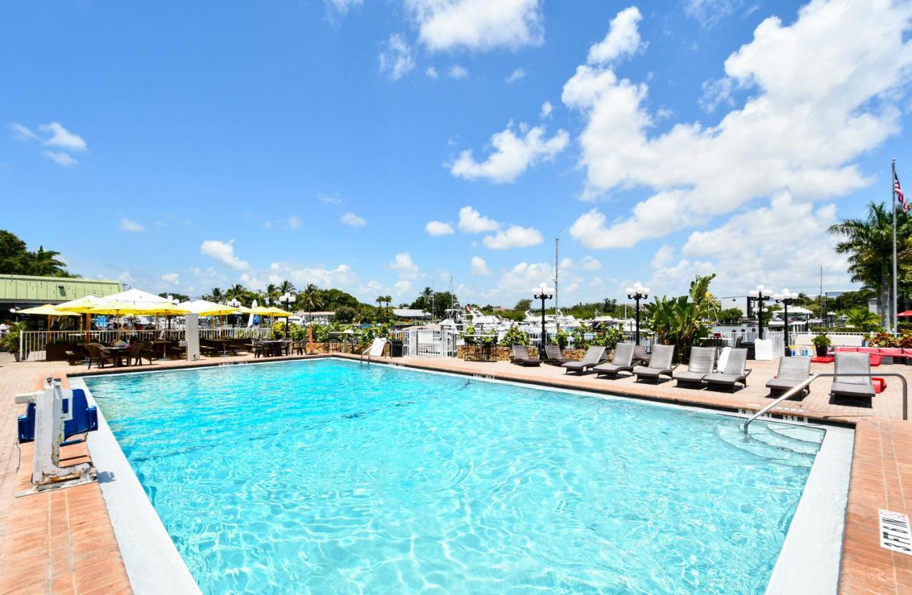 Remodeled, Huge Pool, Tiki Bar & Grill, Quiet Room South Bradenton Exterior foto