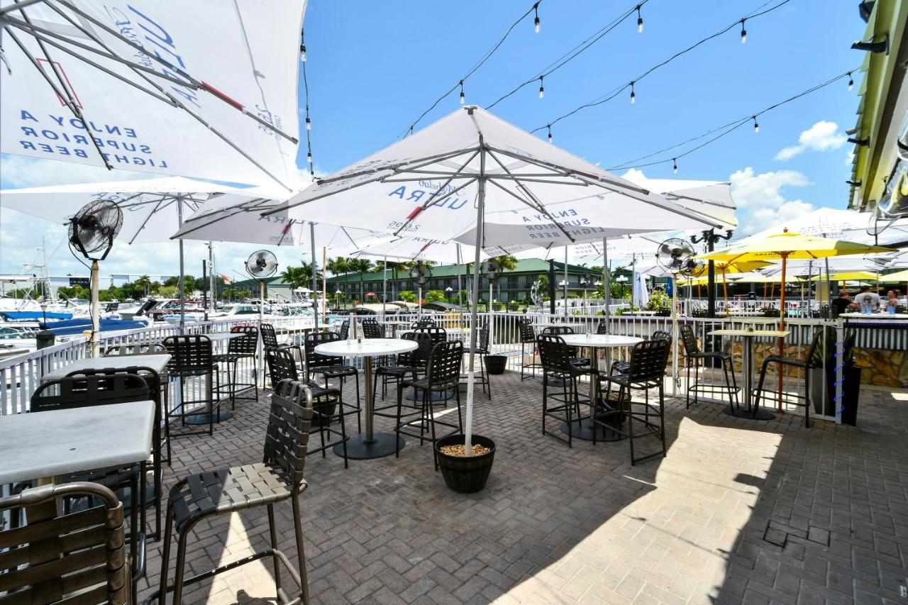 Remodeled, Huge Pool, Tiki Bar & Grill, Quiet Room South Bradenton Exterior foto